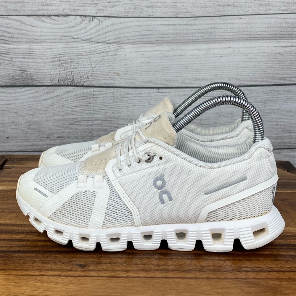 ON Running Cloud 5 White Slip On Sneaker Women’s Shoe Size 6.5